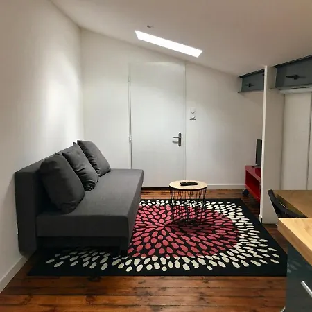 Near Fondaudege Bordeaux