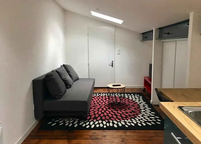 Near Fondaudege Bordeaux